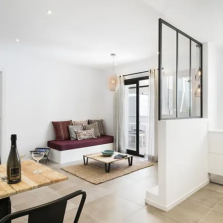 דירה Destino סיטגס